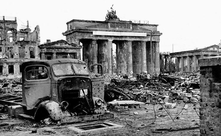 Devastation around the Brandenburg Gate at the end of World War II
