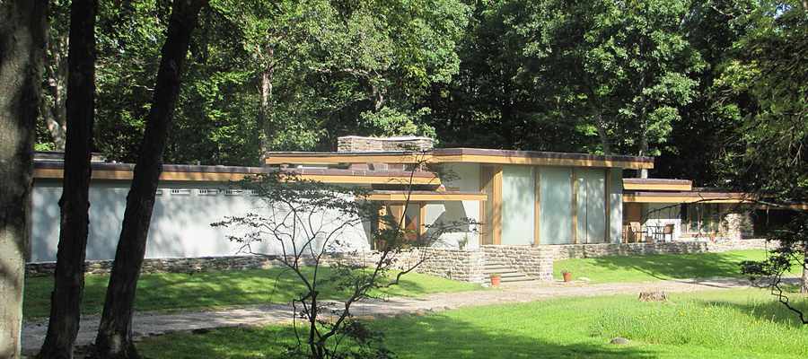 A Mid-century modern house on Spring Mill Road