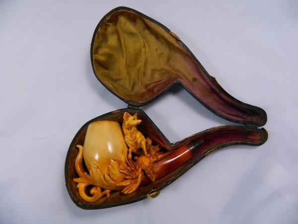 An old meerschaum pipe in its case